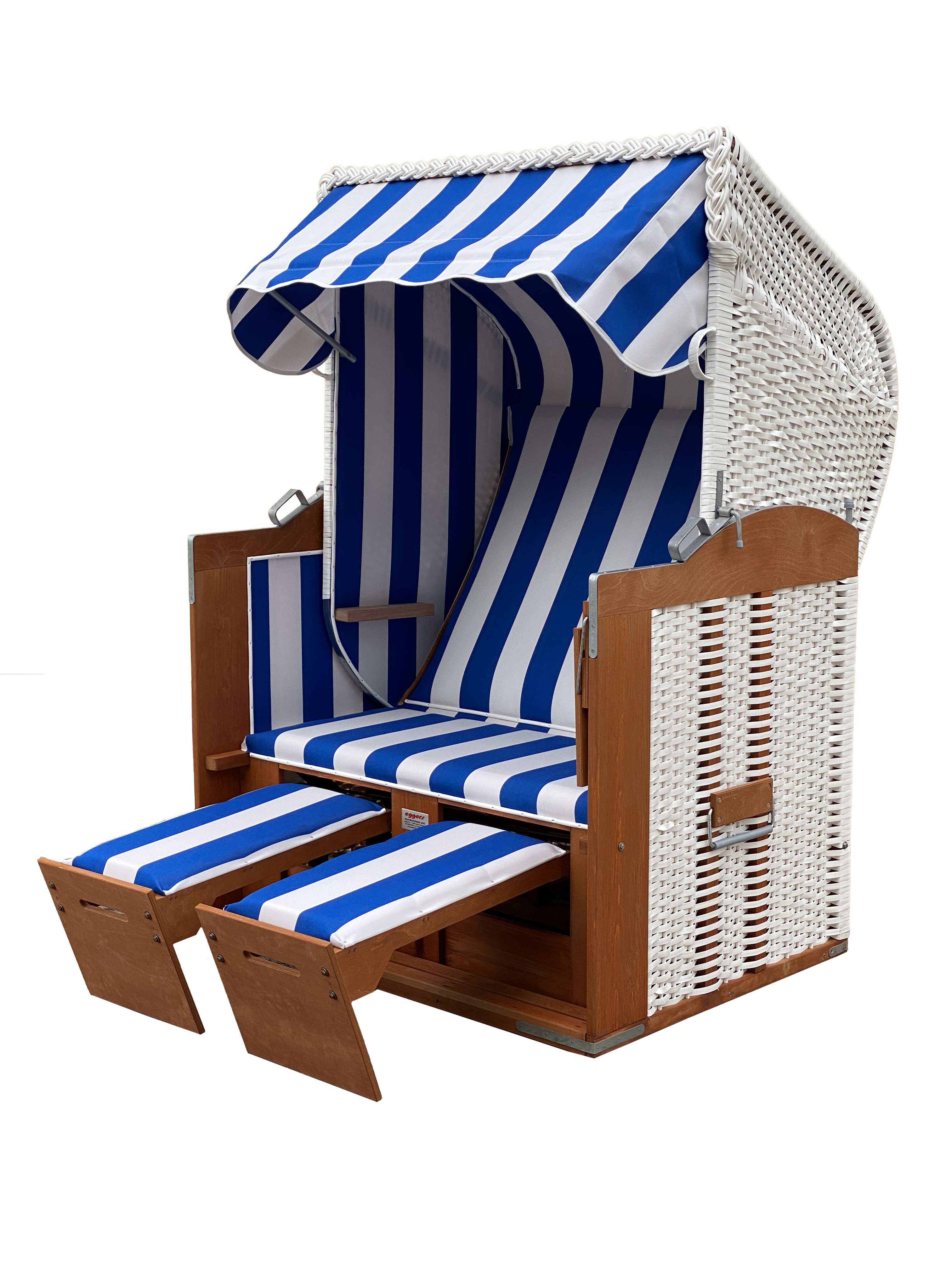 Der 2-Sitzer Strandkorb hat ein Geflecht aus PVC in der Farbe weiß mit einem gestreiften Stoffdesign in blau-weiß.