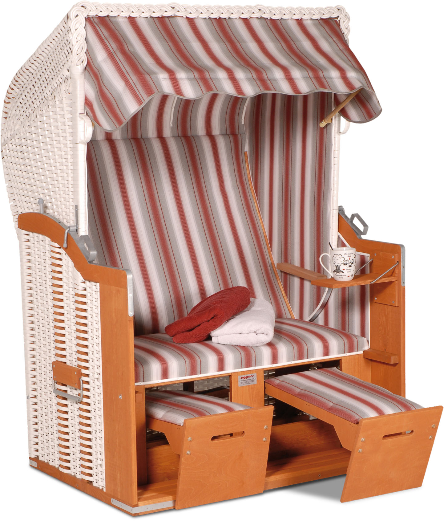 Der 2-Sitzer Strandkorb hat ein Geflecht aus PVC in der Farbe weiß mit einem gestreiften Stoffdesign in grau-bordeaux.