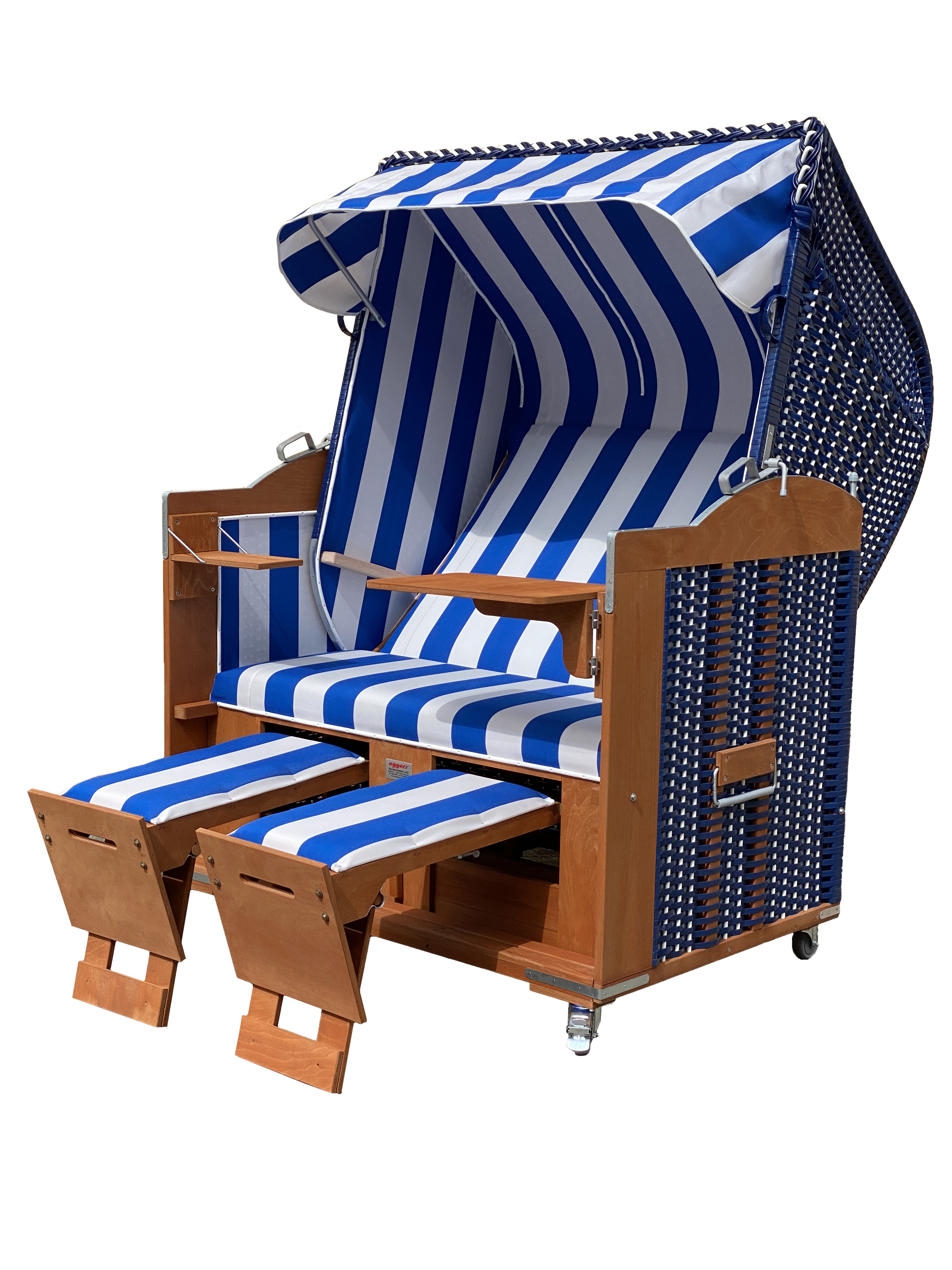 Der 2,5-Sitzer Strandkorb hat ein Geflecht aus PVC in der Farbe kobaltblau/weiß mit einem gestreiften Stoffdesign in blau-weiß.