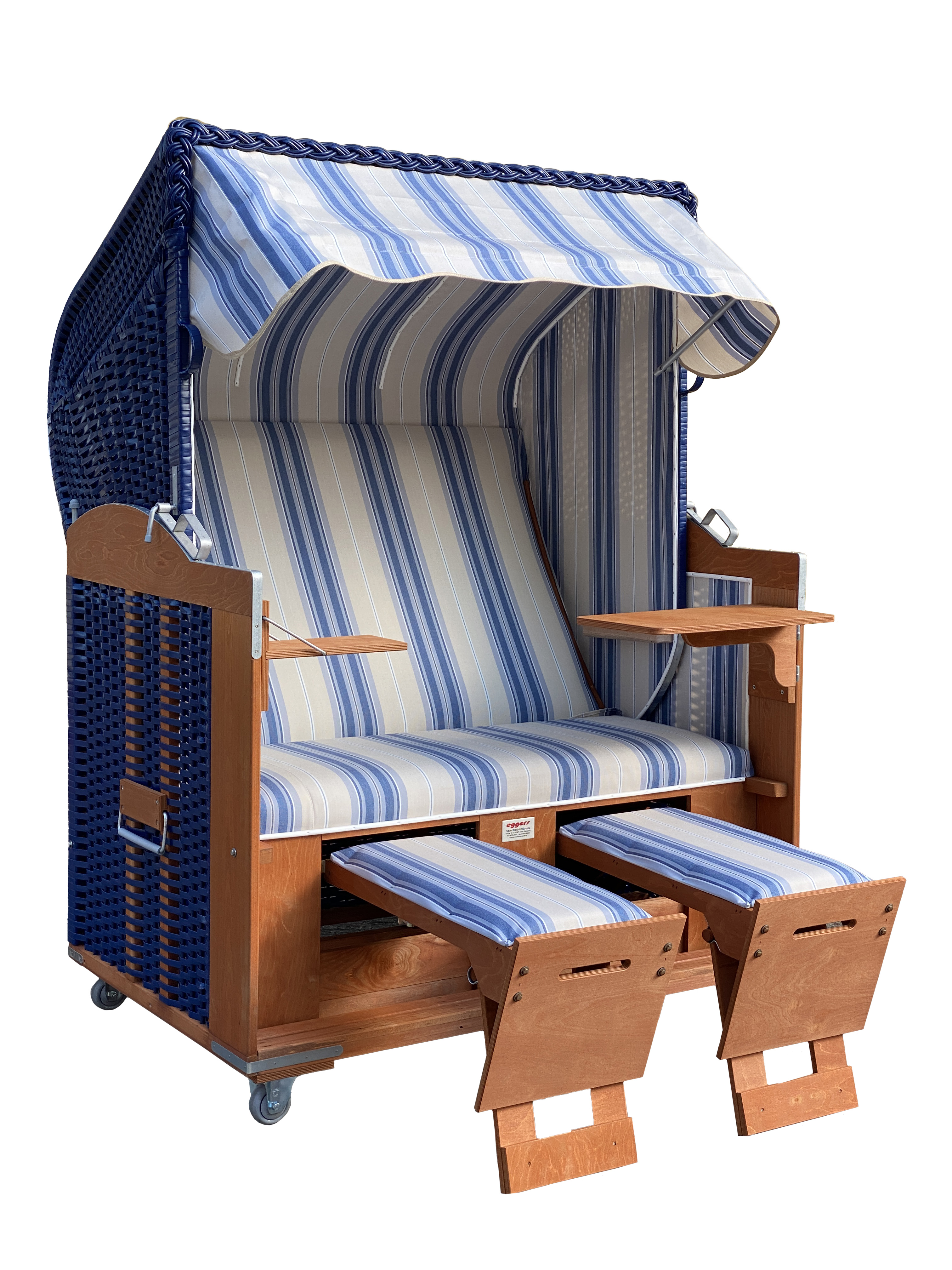 Der 2,5-Sitzer Strandkorb hat ein Geflecht aus PVC in der Farbe kobaltblau mit einem gestreiften Stoffdesign in blau-beige.