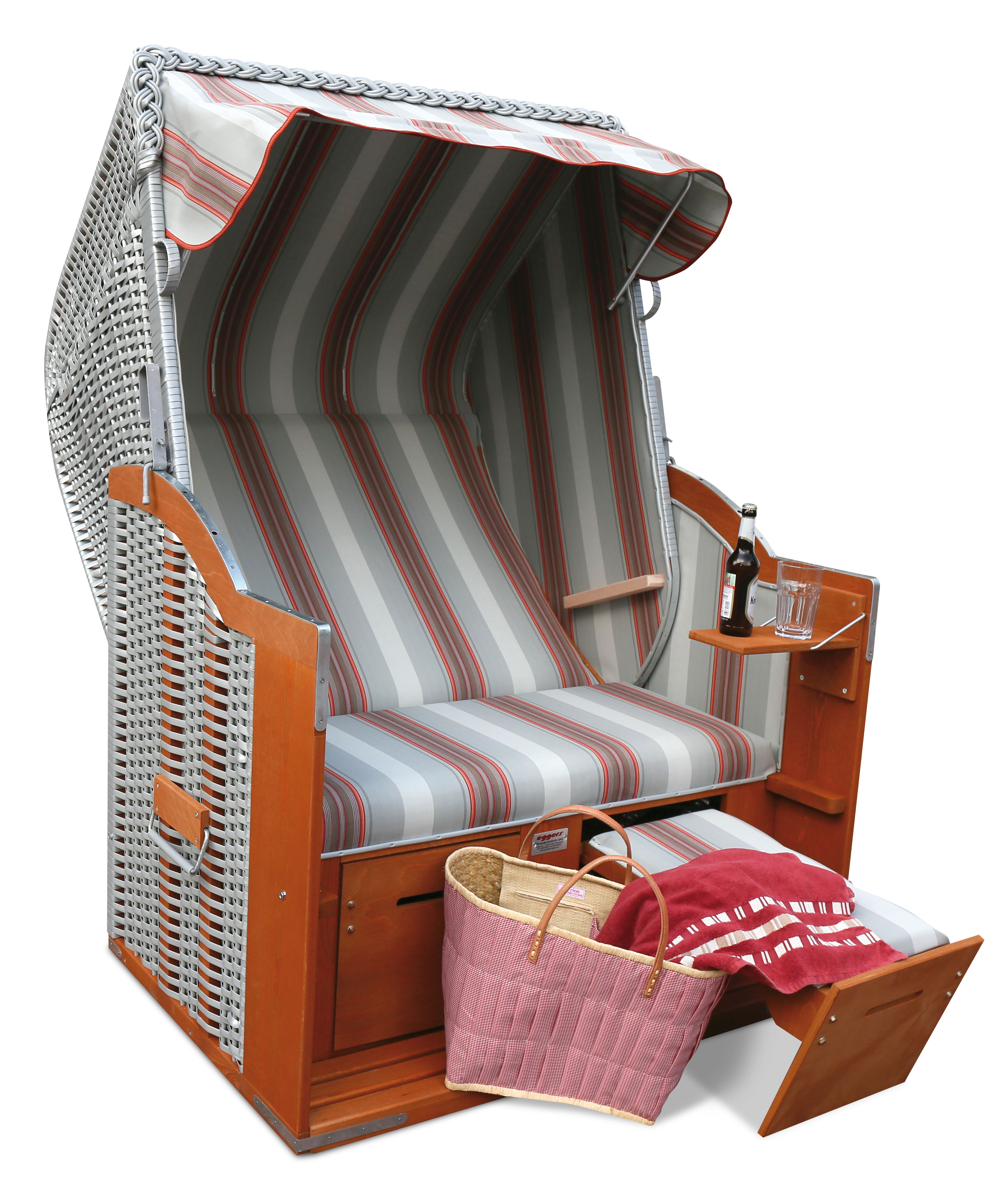 Der 2-Sitzer Strandkorb hat ein Geflecht aus PVC in der Farbe silber mit einem gestreiften Stoffdesign in Grau-orange.