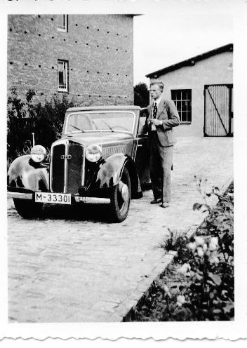 1938 Es ist ein Oldtimer und Carl Eggers zu sehen.