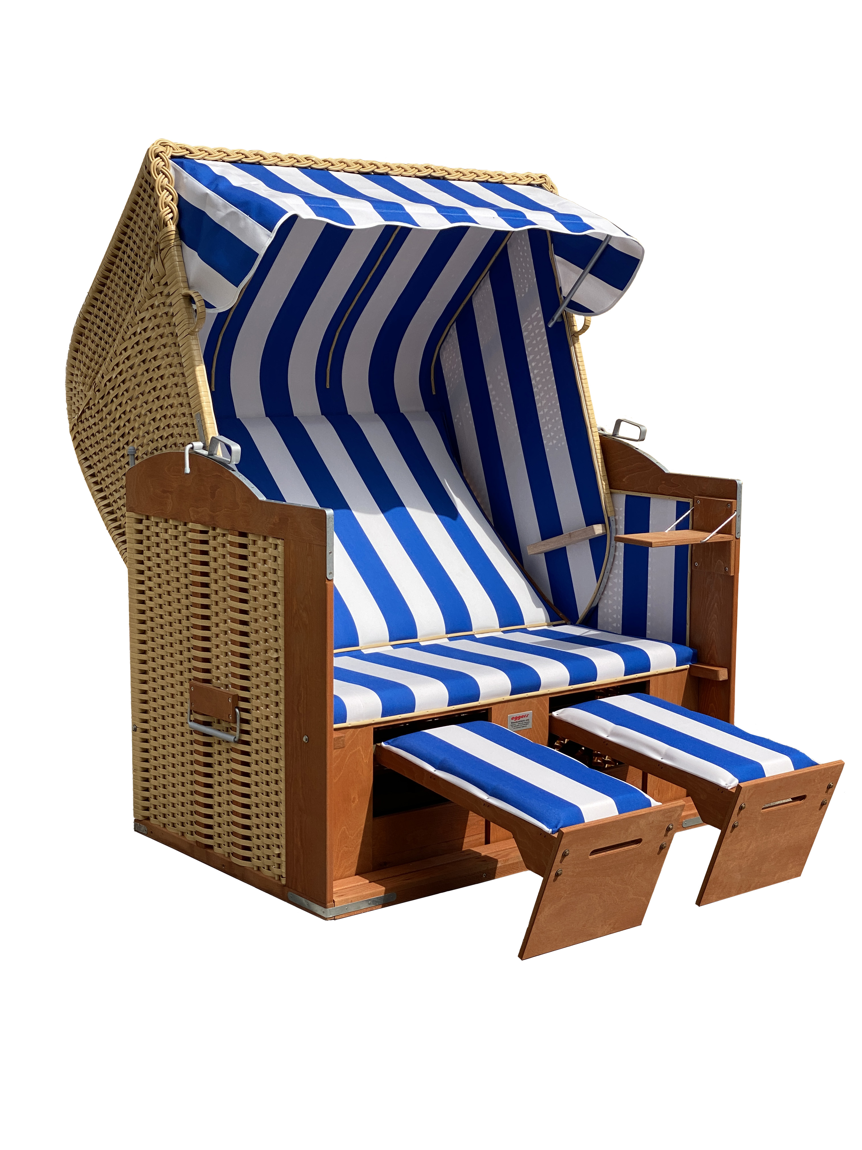 Der 2,5-Sitzer Strandkorb hat ein Geflecht aus PVC in der Farbe beige mit einem gestreiften Stoffdesign in blau-weiß.