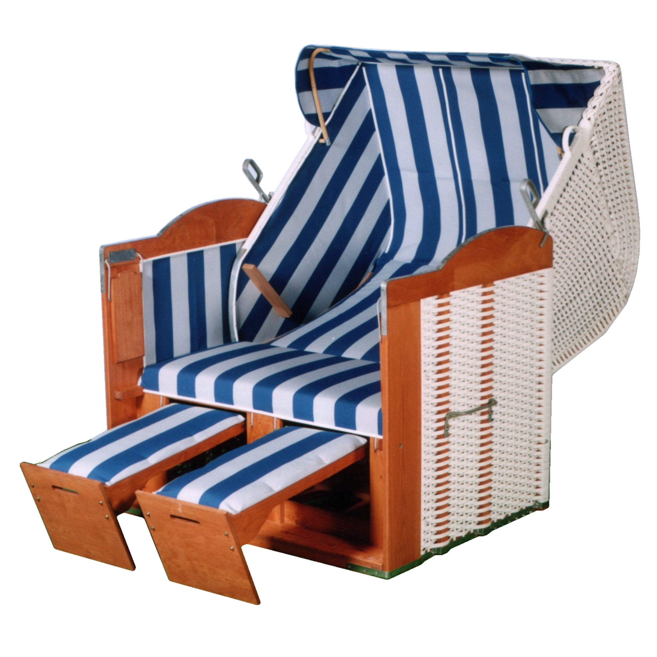 Der 2-Sitzer Strandkorb hat ein Geflecht aus PVC in der Farbe weiß mit einem gestreiften Stoffdesign in dunkelblau-weiß.